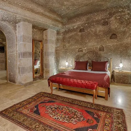 Hera Cave מלון