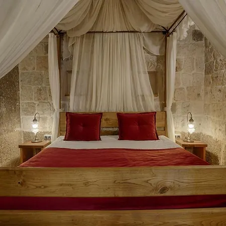 Hera Cave Hotell 3*