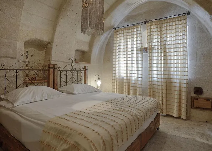 Hera Cave 3* Γκόρεμε