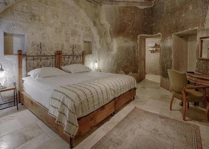 Hera Cave 3* Γκόρεμε