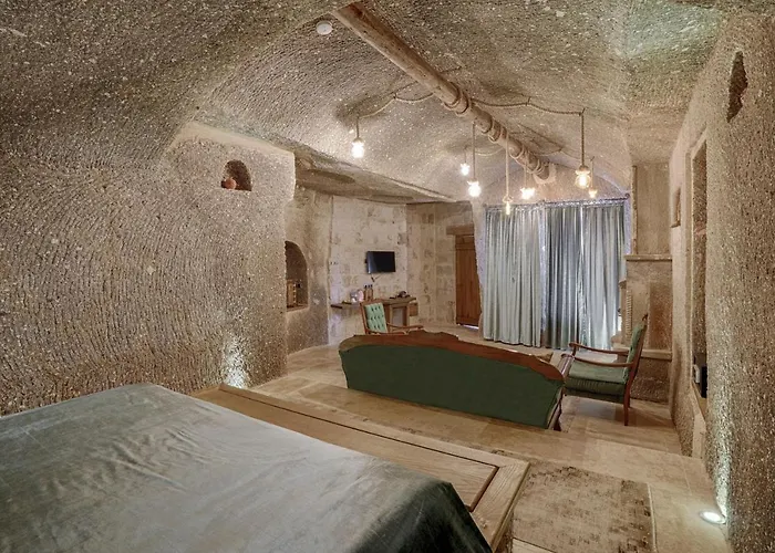 Hera Cave Γκόρεμε