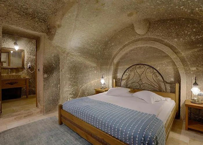 Hera Cave Γκόρεμε