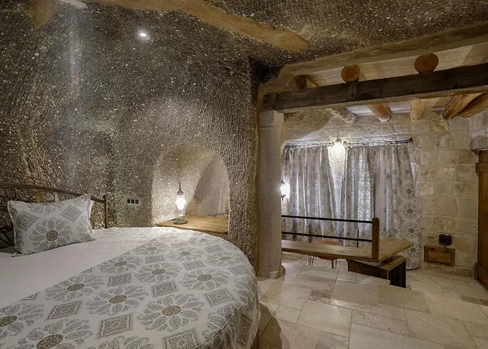 Hera Cave Γκόρεμε