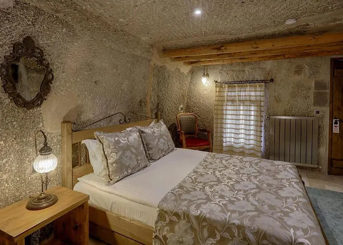 Hera Cave Γκόρεμε